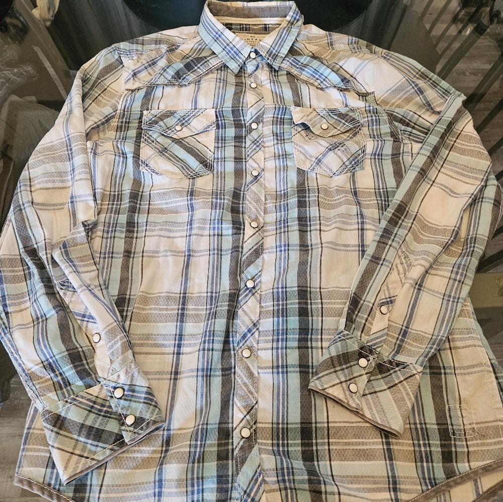 BKE Vimtage brand standard fit XL distressed snap closure shirt